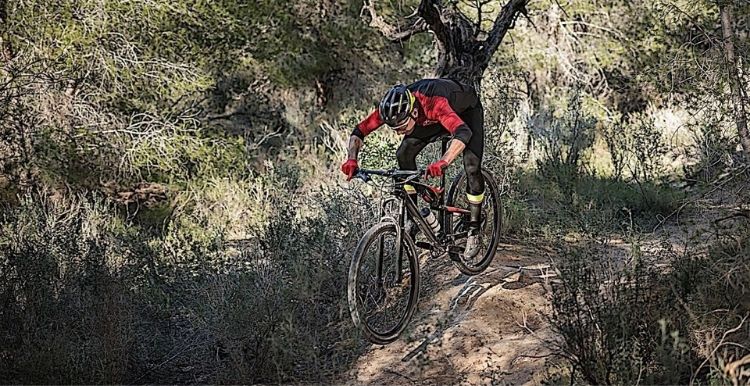 VTT enduro tout suspendu performant