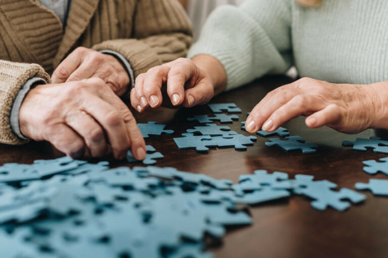 Puzzle pour personnes âgées, que choisir ? Les meilleurs puzzles seniors