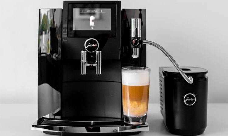 Jura ou Delonghi avantages